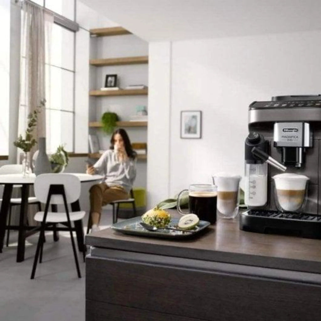 DeLonghi ECAM 290.81.TB Magnifica Evo Milk, Kaffee-Vollautomat, titanium/schwarz