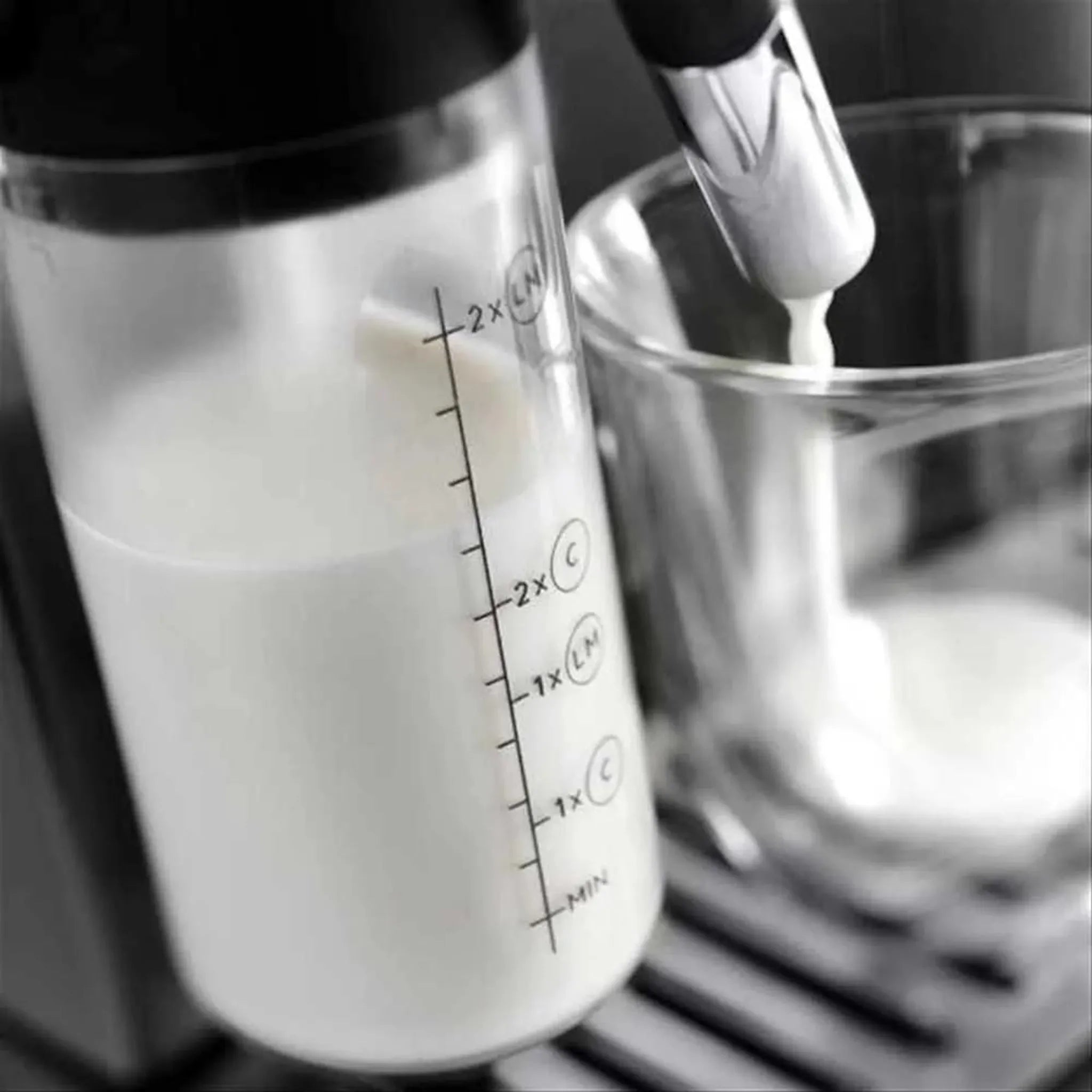 DeLonghi ECAM 290.81.TB Magnifica Evo Milk, Kaffee-Vollautomat, titanium/schwarz
